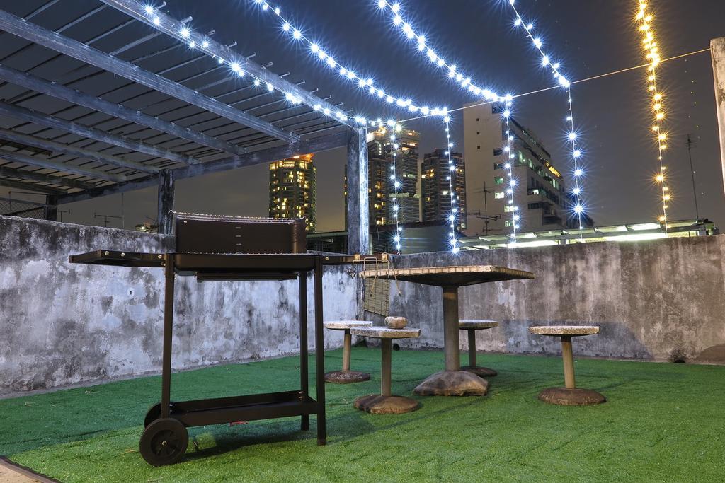 Assembly Hostel Bangkok Ngoại thất bức ảnh