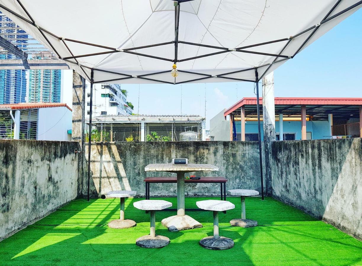 Assembly Hostel Bangkok Ngoại thất bức ảnh